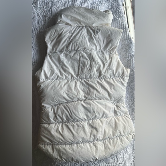 Athleta Cream Puffer Vest LARGE - Picture 5 of 11